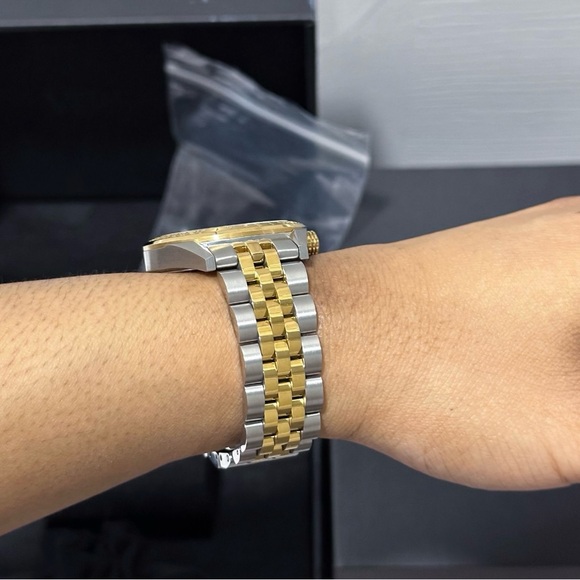 Versace Watch - Picture 5 of 11